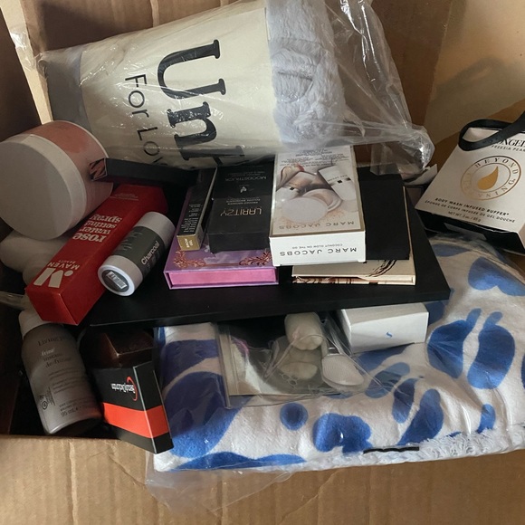 Worth over $2200 BEST REASONABLE OFFER! - Picture 4 of 4